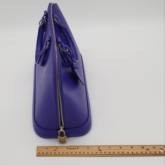 Vintage LOUIS VUITTON Epi Alma PM (authentic Pre-owned  Louis Vuitton Alma Epi PM Handbag